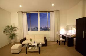 Executive single and 1 child with city view, queen bed, private facilities, and breakfast